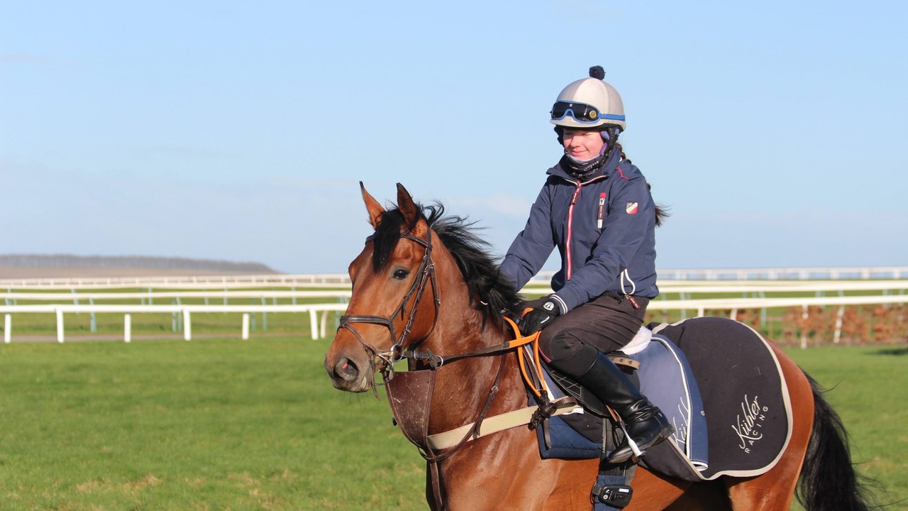 Lad Romps Home In Bahrain Thriller Image 1
